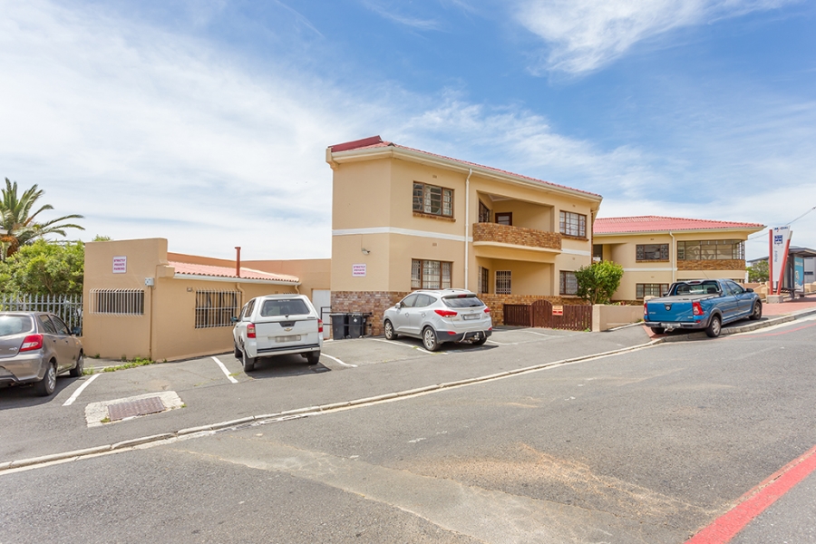 To Let 3 Bedroom Property for Rent in Vredehoek Western Cape